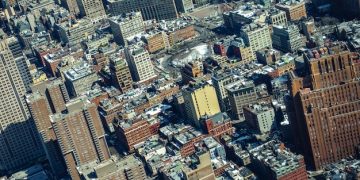 US Market Entry 2025: Foreign Companies' Advantage - Cover Image