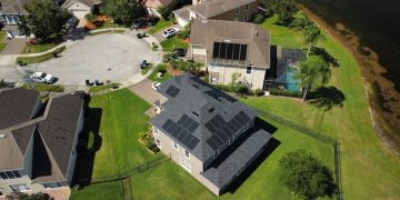 Federal Tax Credits for US Solar Panels in 2025: What's New? - Cover Image